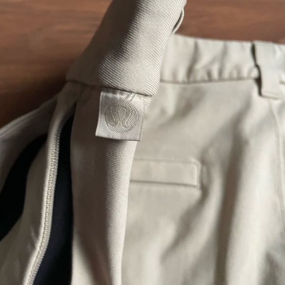 Lululemon Commission Classic-Fit Short 9" *Warpstreme | men’s size 36 - Picture 6 of 7